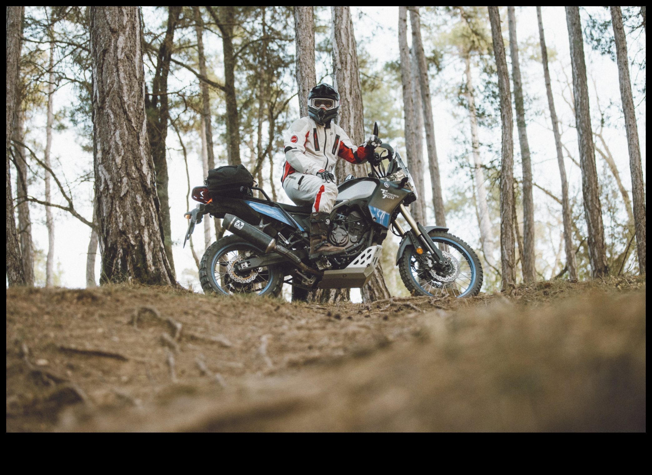 Aventura așteaptă: fiorul off-road-ului pe motocicletele cu sport dublu