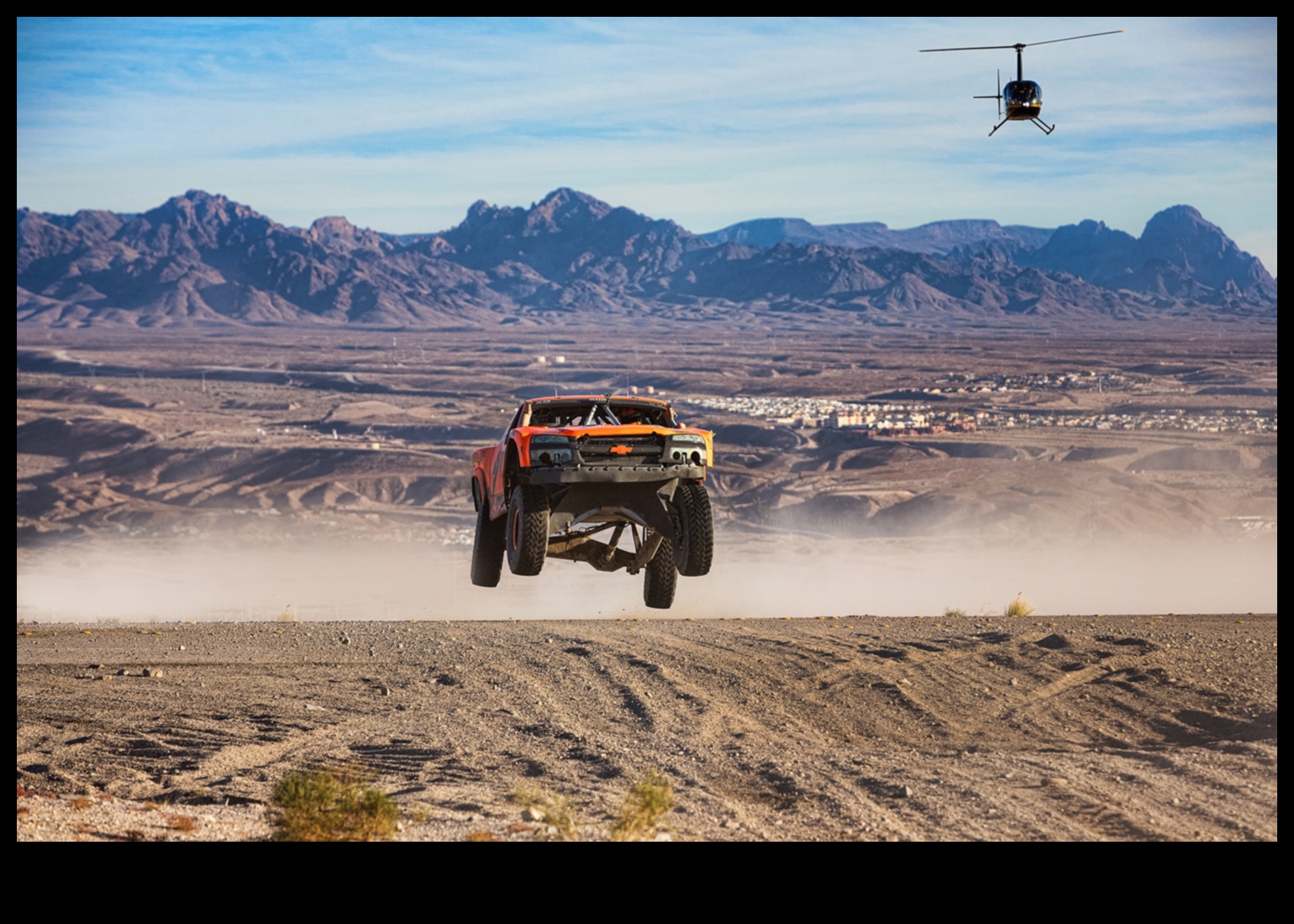 Crawler-uri de stâncă și dune de nisip: vehicule off-road care cuceresc peisaje diverse